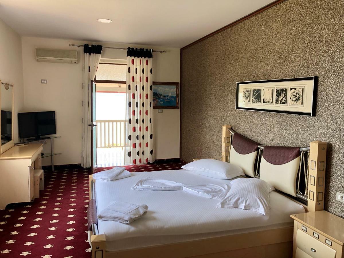 Queen Vasilika Hotel Dhermi Bagian luar foto